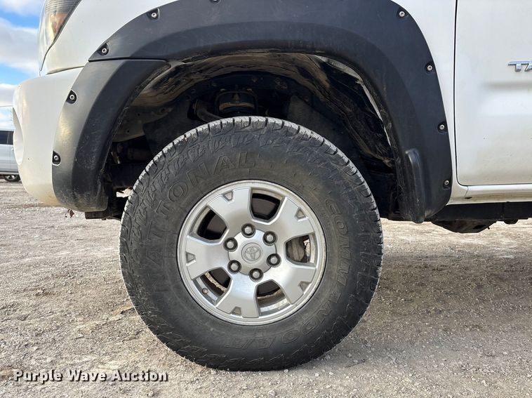 image for item FC1629 2008 Toyota Tacoma Ext. Cab pickup truck