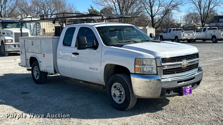 image for item FC5067 2010 Chevrolet Silverado 2500HD Ext. Cab utility bed pickup truck