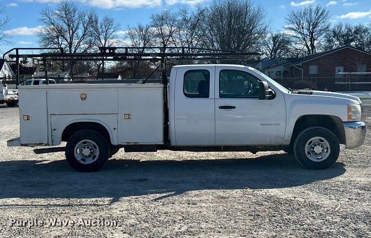image for item FC5067 2010 Chevrolet Silverado 2500HD Ext. Cab utility bed pickup truck