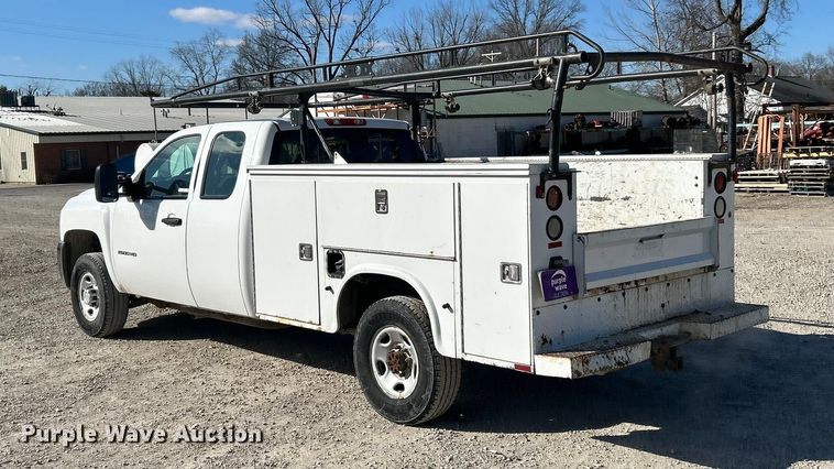 image for item FC5067 2010 Chevrolet Silverado 2500HD Ext. Cab utility bed pickup truck
