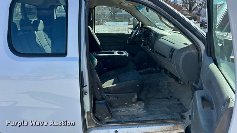 image for item FC5067 2010 Chevrolet Silverado 2500HD Ext. Cab utility bed pickup truck