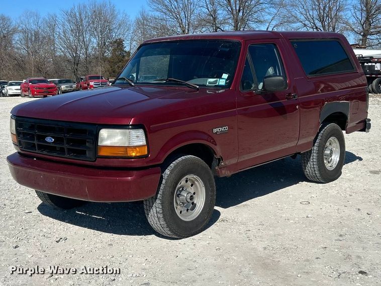 image for item FC5099 1996 Ford Bronco XLT SUV