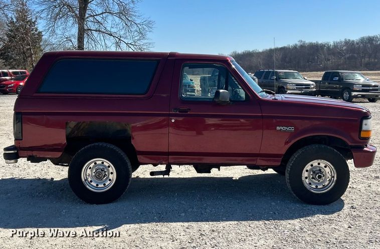 image for item FC5099 1996 Ford Bronco XLT SUV