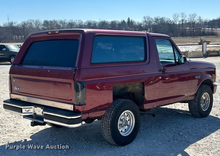 image for item FC5099 1996 Ford Bronco XLT SUV