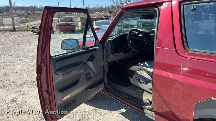 image for item FC5099 1996 Ford Bronco XLT SUV