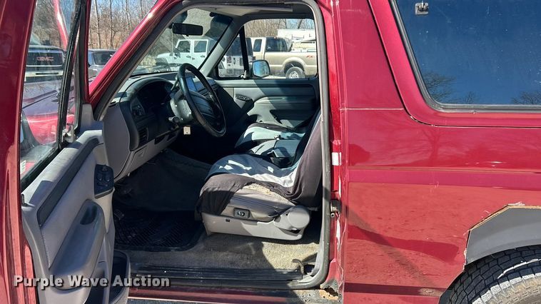 image for item FC5099 1996 Ford Bronco XLT SUV