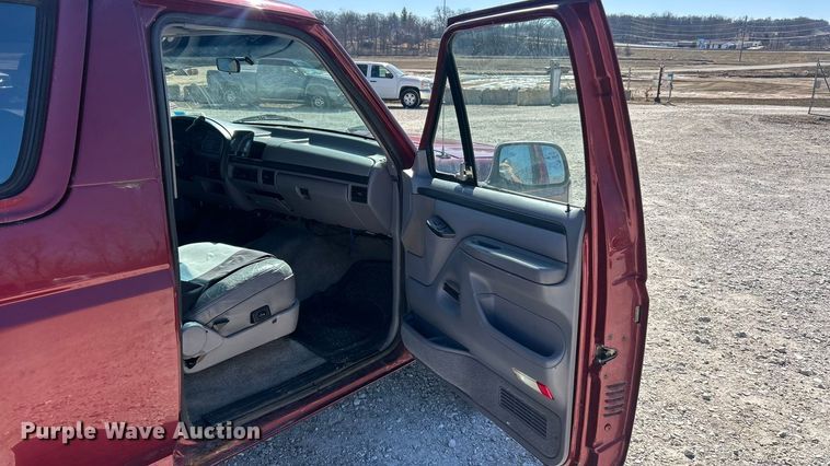 image for item FC5099 1996 Ford Bronco XLT SUV