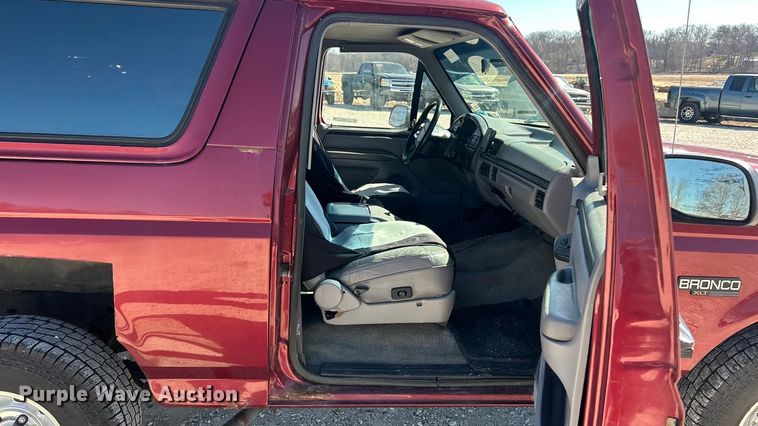 image for item FC5099 1996 Ford Bronco XLT SUV