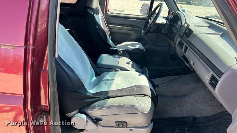 image for item FC5099 1996 Ford Bronco XLT SUV