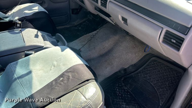 image for item FC5099 1996 Ford Bronco XLT SUV