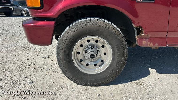 image for item FC5099 1996 Ford Bronco XLT SUV