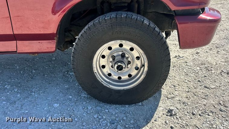 image for item FC5099 1996 Ford Bronco XLT SUV