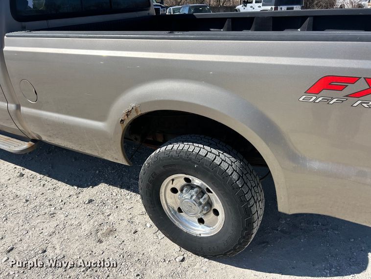 image for item FC5101 2004 Ford F250 Super Duty Ext. Cab pickup truck