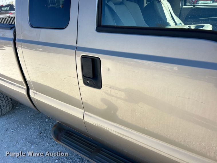 image for item FC5101 2004 Ford F250 Super Duty Ext. Cab pickup truck