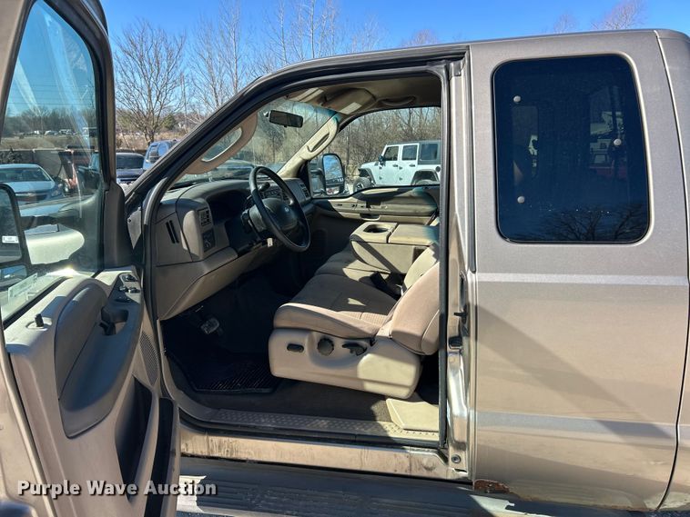 image for item FC5101 2004 Ford F250 Super Duty Ext. Cab pickup truck