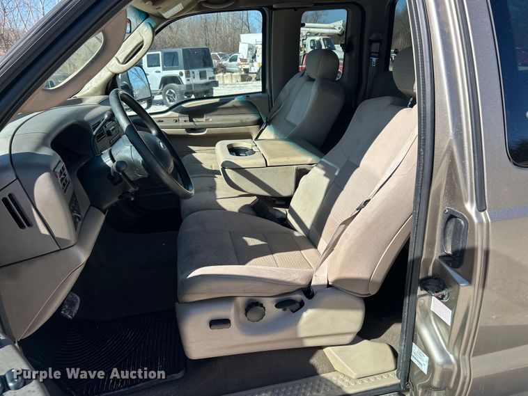 image for item FC5101 2004 Ford F250 Super Duty Ext. Cab pickup truck