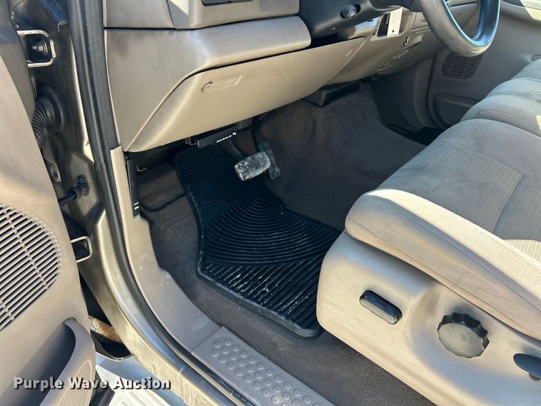 image for item FC5101 2004 Ford F250 Super Duty Ext. Cab pickup truck