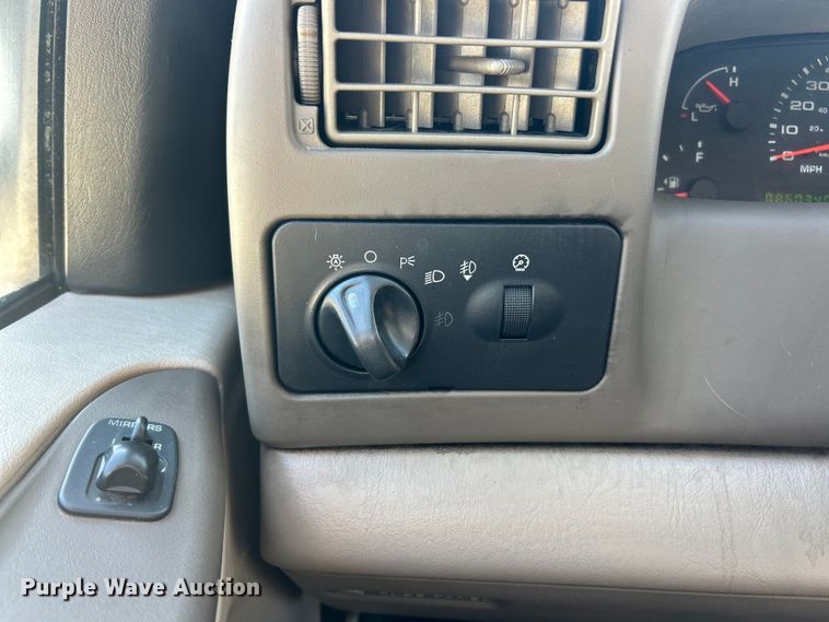 image for item FC5101 2004 Ford F250 Super Duty Ext. Cab pickup truck