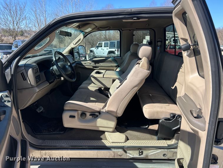 image for item FC5101 2004 Ford F250 Super Duty Ext. Cab pickup truck