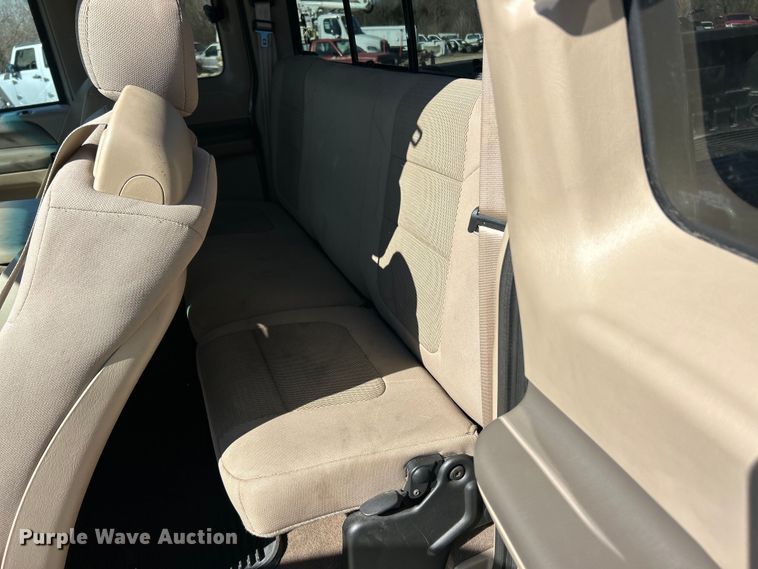 image for item FC5101 2004 Ford F250 Super Duty Ext. Cab pickup truck