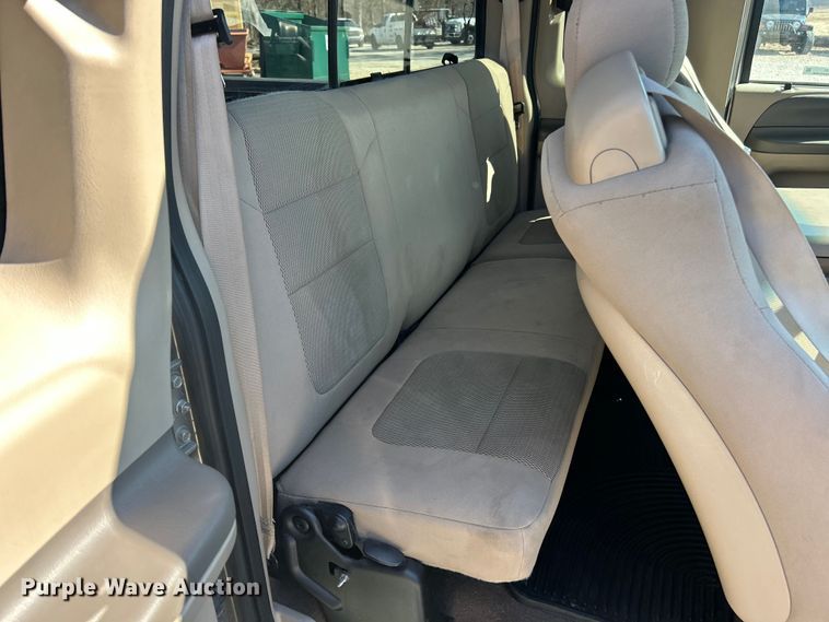 image for item FC5101 2004 Ford F250 Super Duty Ext. Cab pickup truck