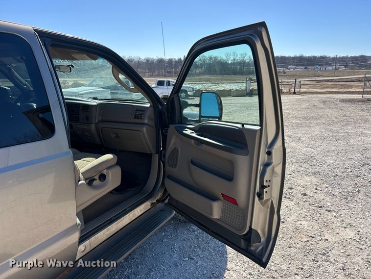 image for item FC5101 2004 Ford F250 Super Duty Ext. Cab pickup truck