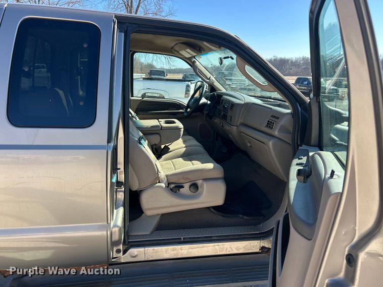 image for item FC5101 2004 Ford F250 Super Duty Ext. Cab pickup truck