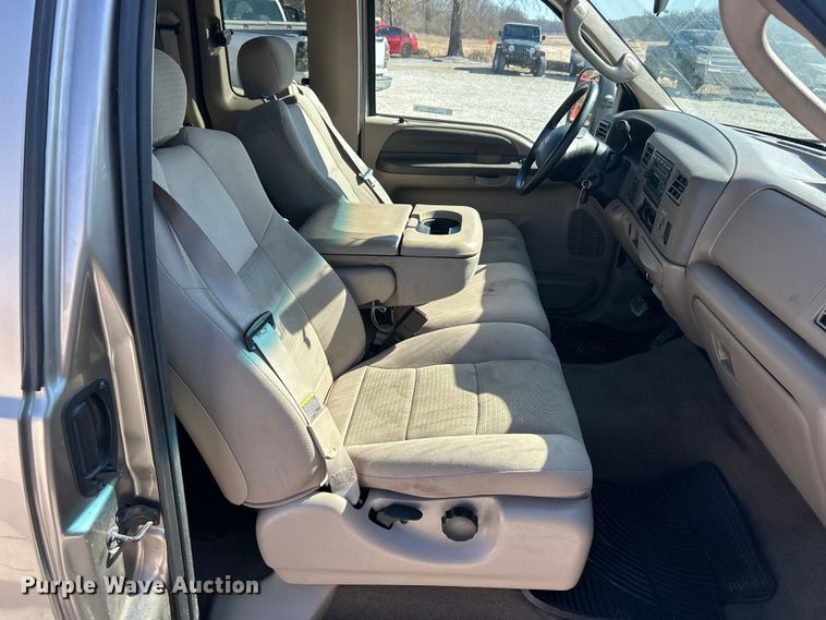 image for item FC5101 2004 Ford F250 Super Duty Ext. Cab pickup truck