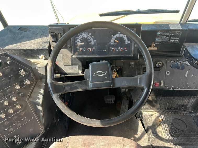 image for item FC5102 1998 Chevrolet B7 school bus