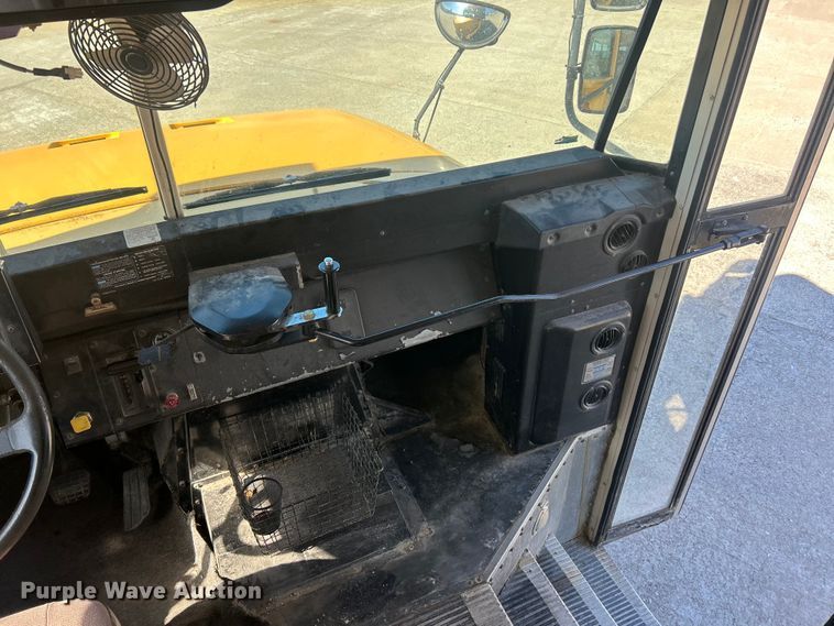 image for item FC5102 1998 Chevrolet B7 school bus