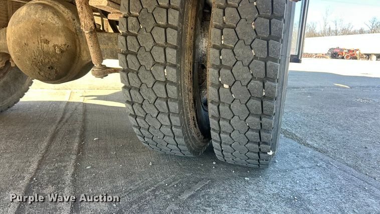 image for item FC5102 1998 Chevrolet B7 school bus