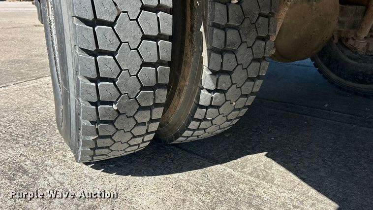 image for item FC5102 1998 Chevrolet B7 school bus