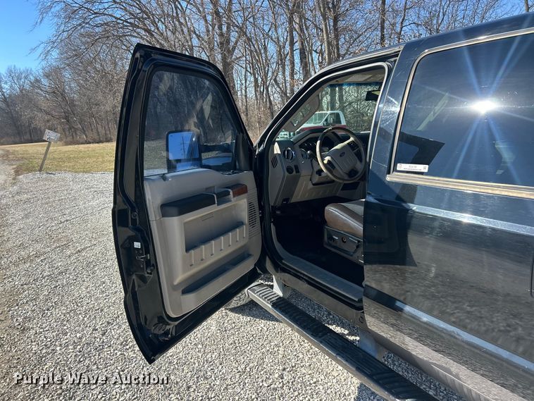 image for item FC5105 2009 Ford F250 Super Duty Crew Cab pickup truck