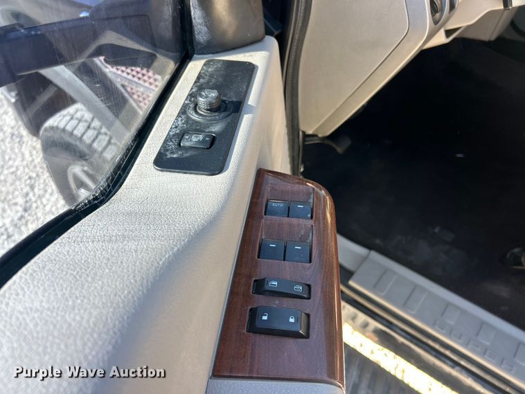 image for item FC5105 2009 Ford F250 Super Duty Crew Cab pickup truck