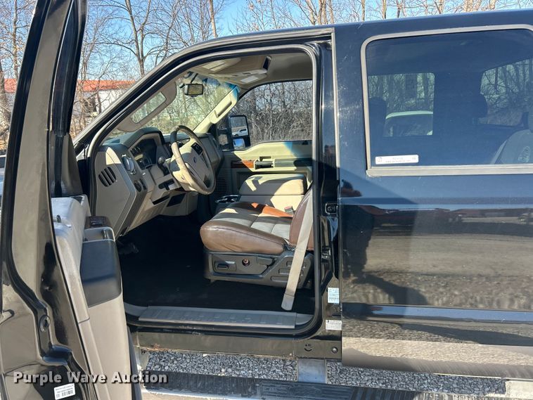 image for item FC5105 2009 Ford F250 Super Duty Crew Cab pickup truck