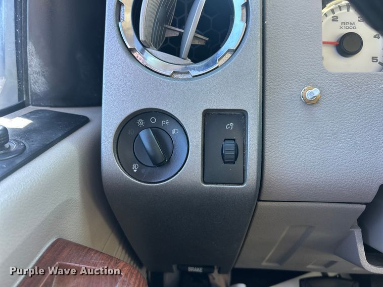 image for item FC5105 2009 Ford F250 Super Duty Crew Cab pickup truck