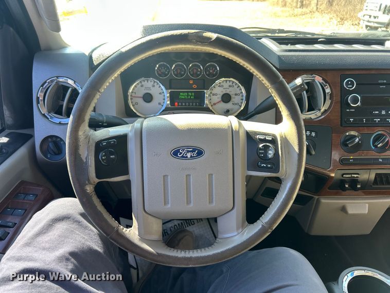 image for item FC5105 2009 Ford F250 Super Duty Crew Cab pickup truck