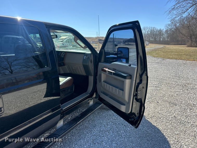 image for item FC5105 2009 Ford F250 Super Duty Crew Cab pickup truck