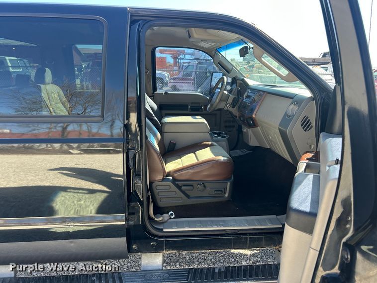 image for item FC5105 2009 Ford F250 Super Duty Crew Cab pickup truck