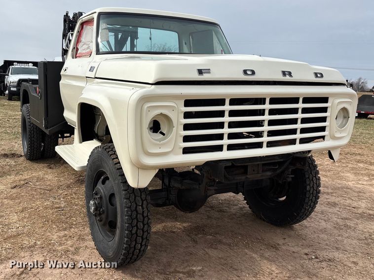 image for item FG0101 1976 Ford F600 tow truck