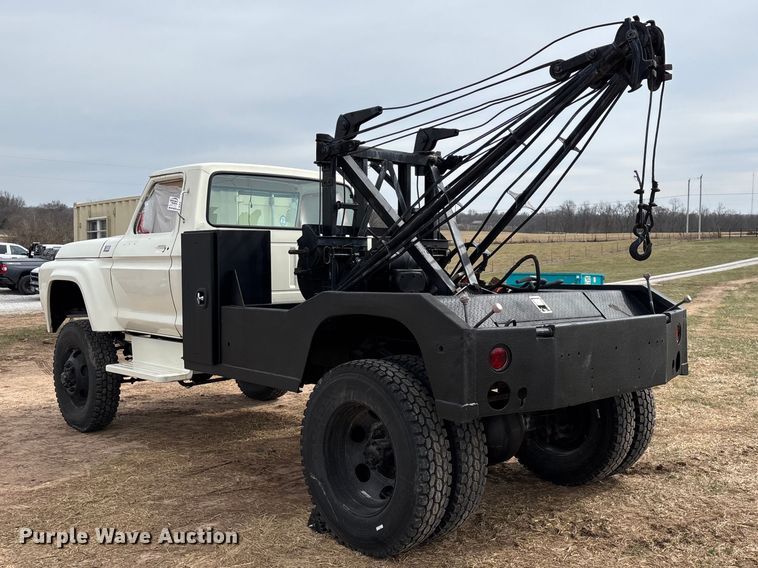 image for item FG0101 1976 Ford F600 tow truck