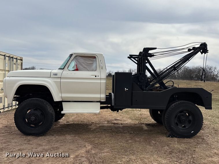image for item FG0101 1976 Ford F600 tow truck