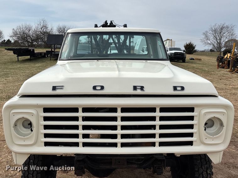 image for item FG0101 1976 Ford F600 tow truck