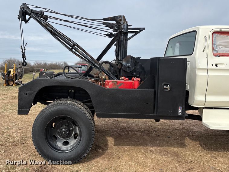 image for item FG0101 1976 Ford F600 tow truck