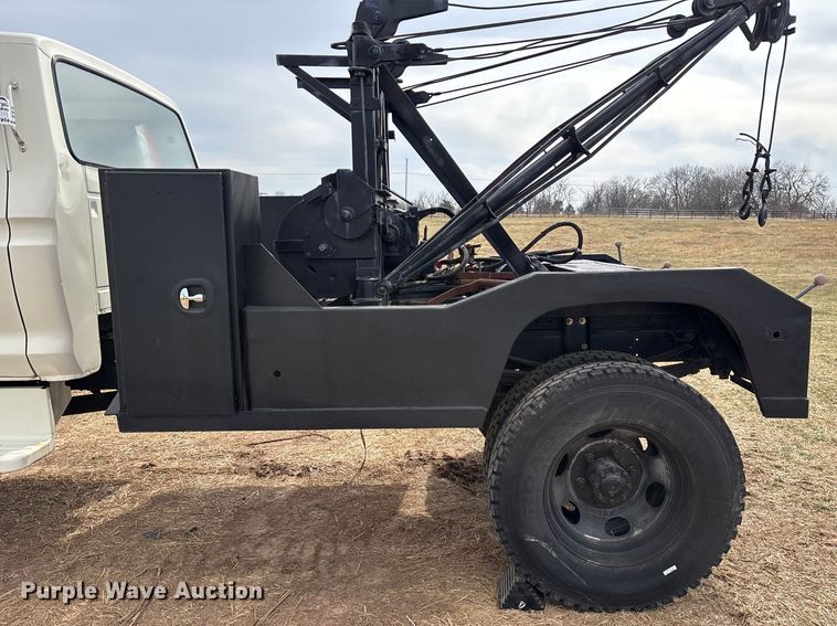 image for item FG0101 1976 Ford F600 tow truck