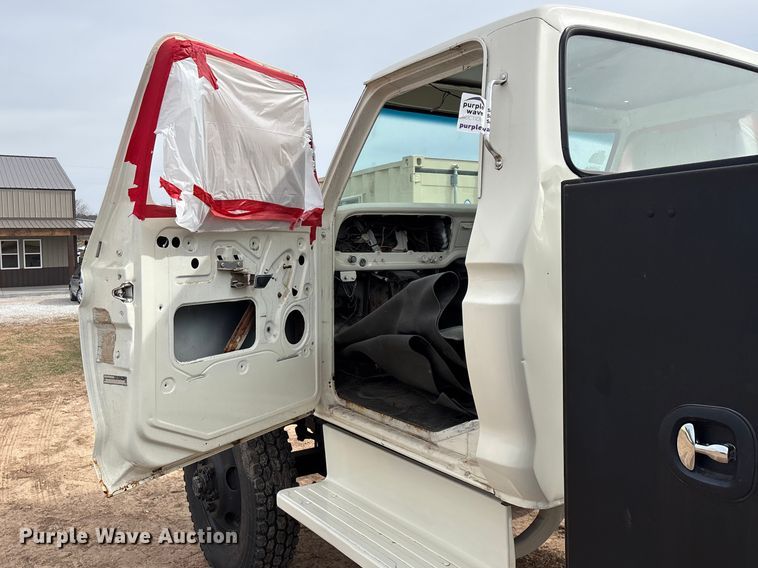 image for item FG0101 1976 Ford F600 tow truck