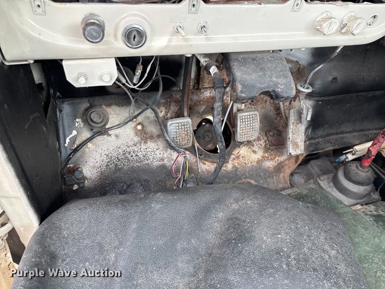 image for item FG0101 1976 Ford F600 tow truck