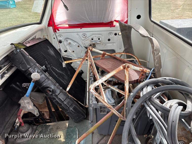 image for item FG0101 1976 Ford F600 tow truck