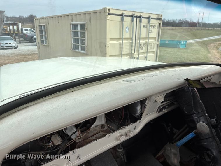 image for item FG0101 1976 Ford F600 tow truck