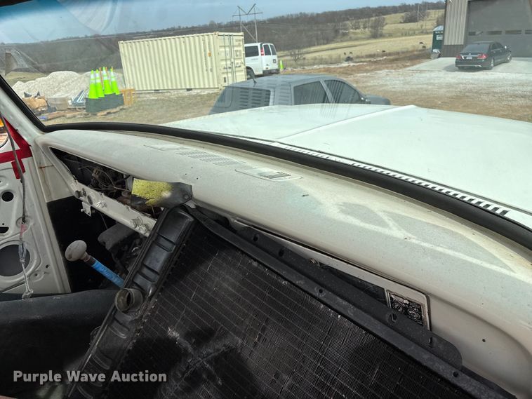 image for item FG0101 1976 Ford F600 tow truck